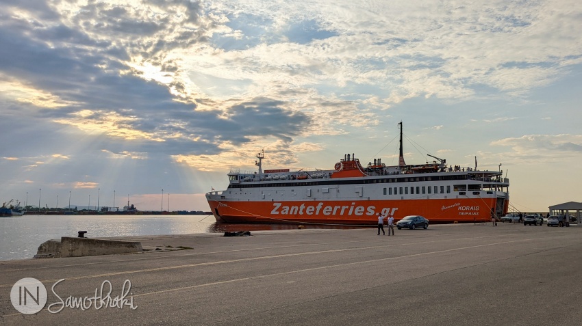 Feribotul ancorat în portul din Alexandroupolis