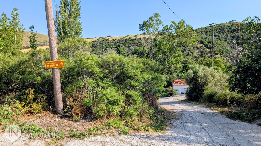 Urmând semnele, vei ajunge la capela Agia Marina.