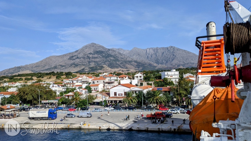 După aproape 2 ore de călătorie cu feribotul, vei ajunge în Samothraki.