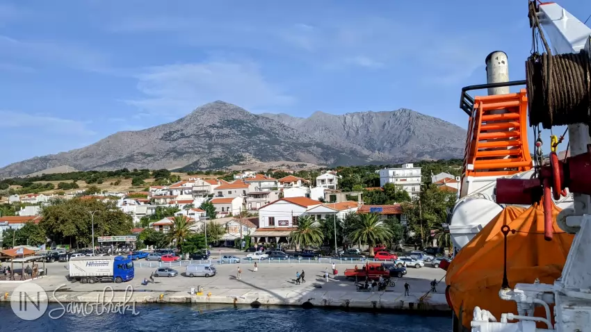 După aproape 2 ore de călătorie cu feribotul, vei ajunge &icirc;n Samothraki.