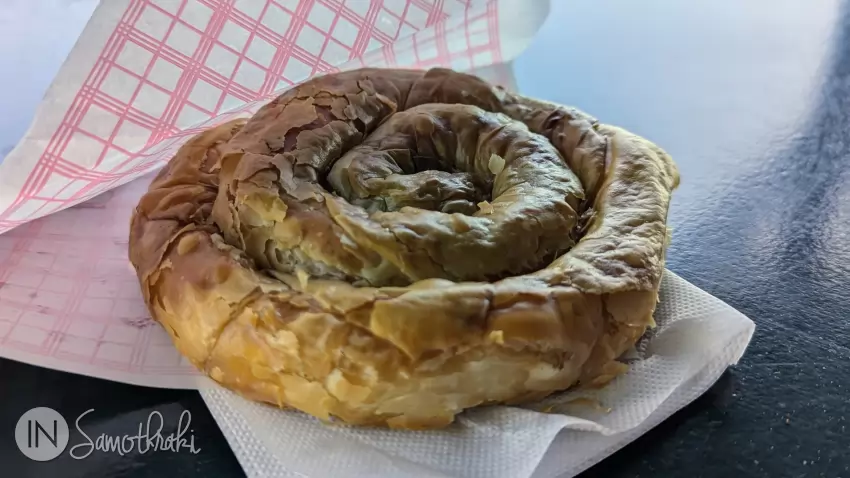 &Icirc;n timpul dimineții sunt disponibile și produse de patiserie.