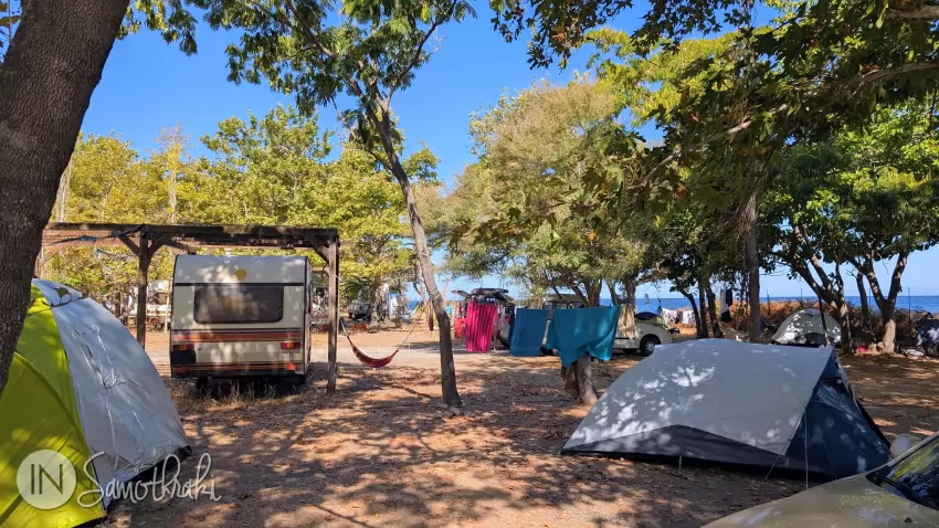 Camping Varades este at&acirc;t pentru corturi, c&acirc;t și pentru rulote sau autorulote.