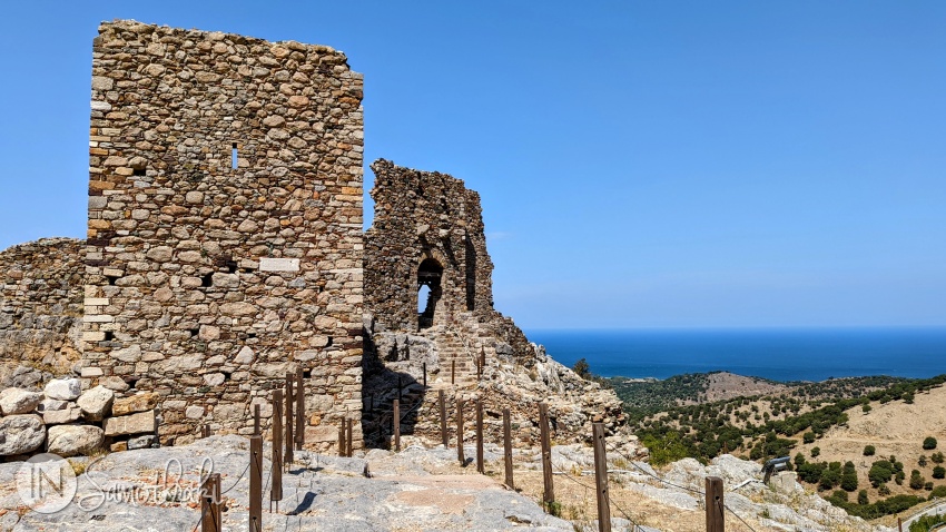 Turnul pătrat și intrarea în fortificația interioară