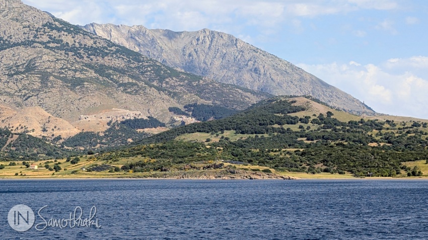 Chora este vizibilă de pe mare doar dintr-un loc.