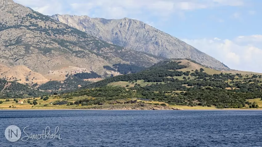 Chora este vizibilă de pe mare doar dintr-un loc.