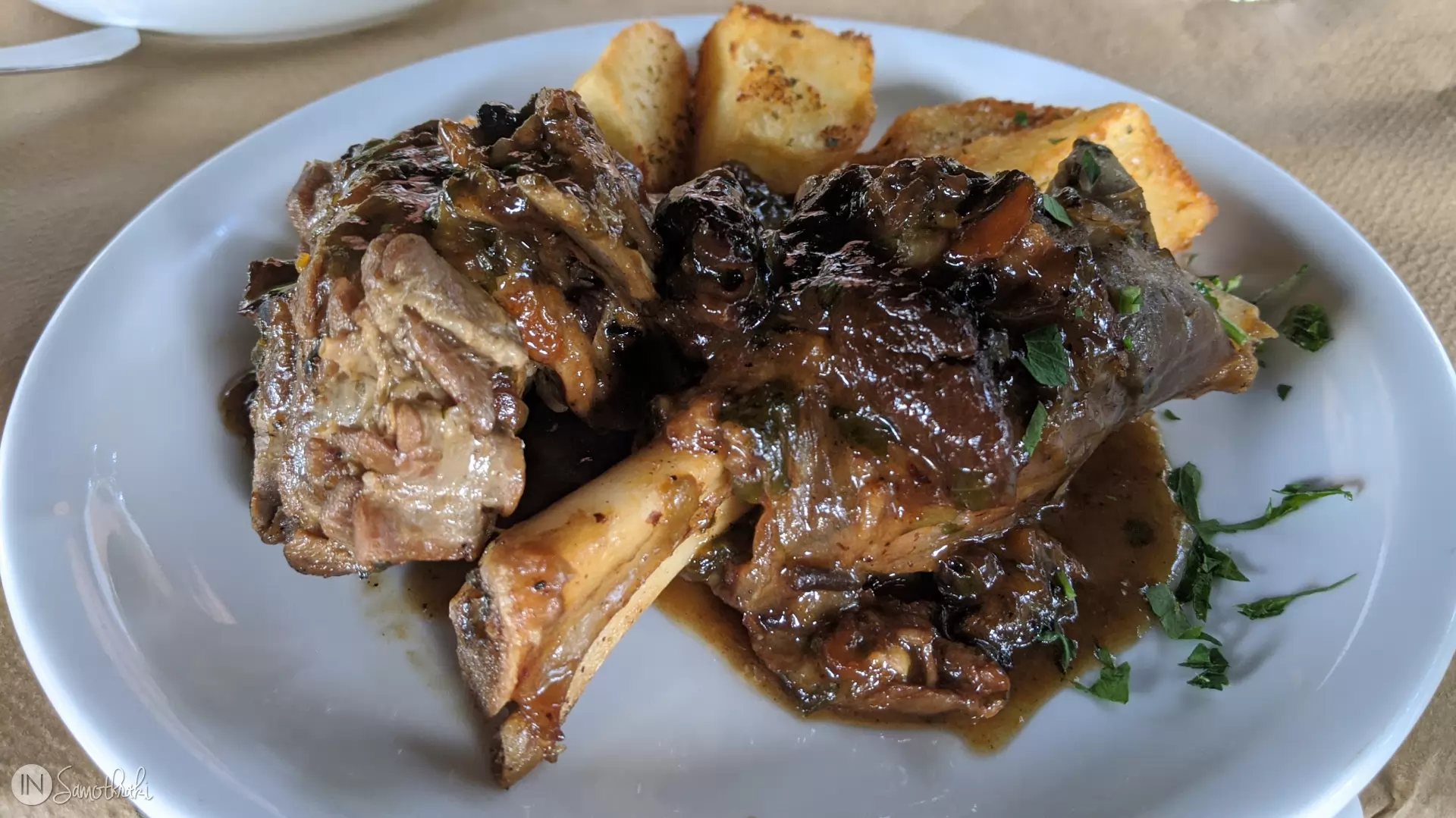 "Capră cu de toate" la Taverna Karydies