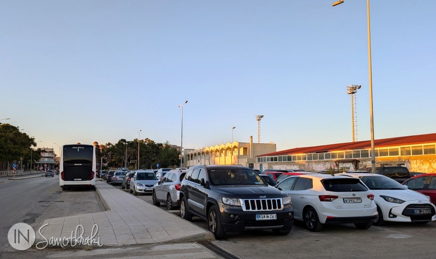 Parcarea de lângă stadionul din Alexandroupoli