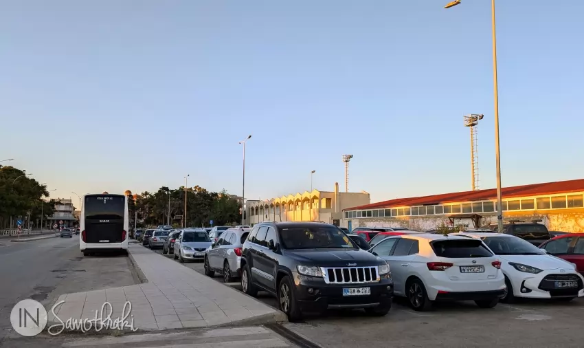 Parcarea de lângă stadionul din Alexandroupoli