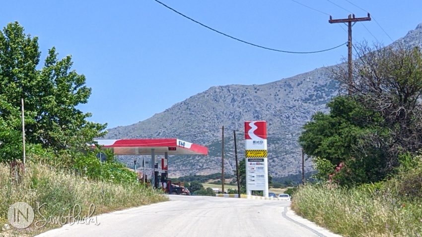 Singura benzinărie din Samothraki se află la ieșirea din Kamariotissa spre Chora.