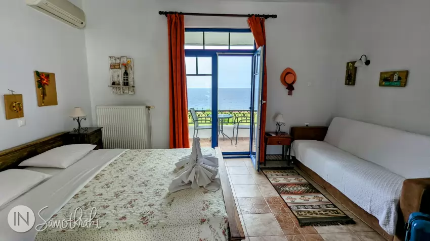 Studio cu vedere la mare, la etaj