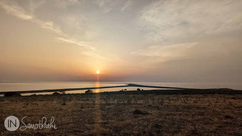 Capul Akrotiri și laguna Agios Andreas la apus