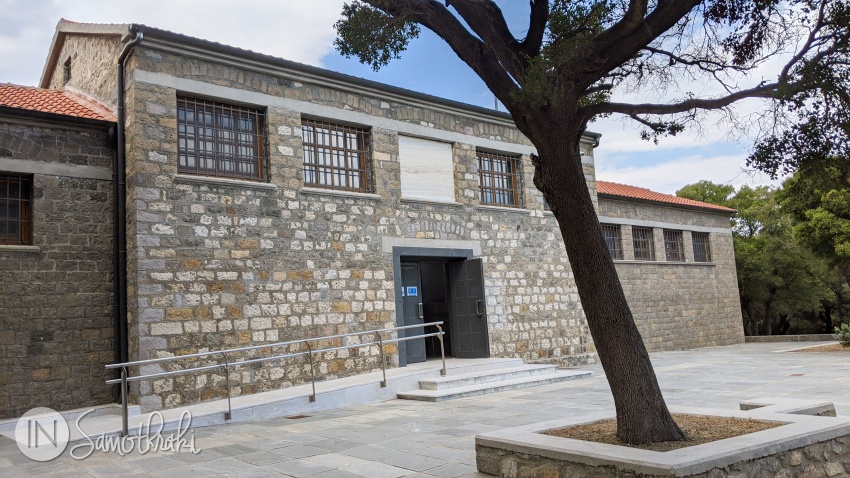 Muzeul de Arheologie se află chiar lângă Sanctuarul Marilor Zei.