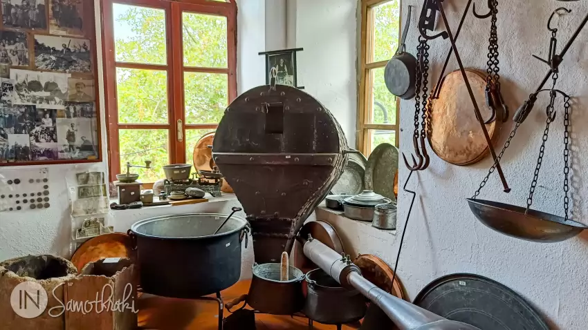 Stupi, cazane, c&acirc;ntare, tigăi și foale de fierar