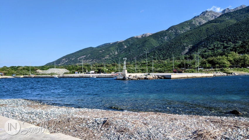 Micul port pescăresc din Therma a fost reamenajat în anii 2000.