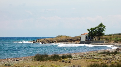 Bisericuța Agia Paraskevi de pe malul mării