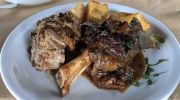 "Capră cu de toate" la Taverna Karydies din Ano Meria