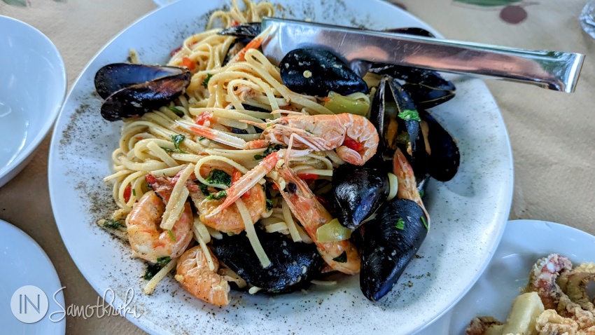 Paste cu fructe de mare la taverna O Psaras din Therma