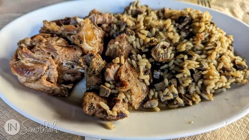 Capră umplută la taverna Karydies