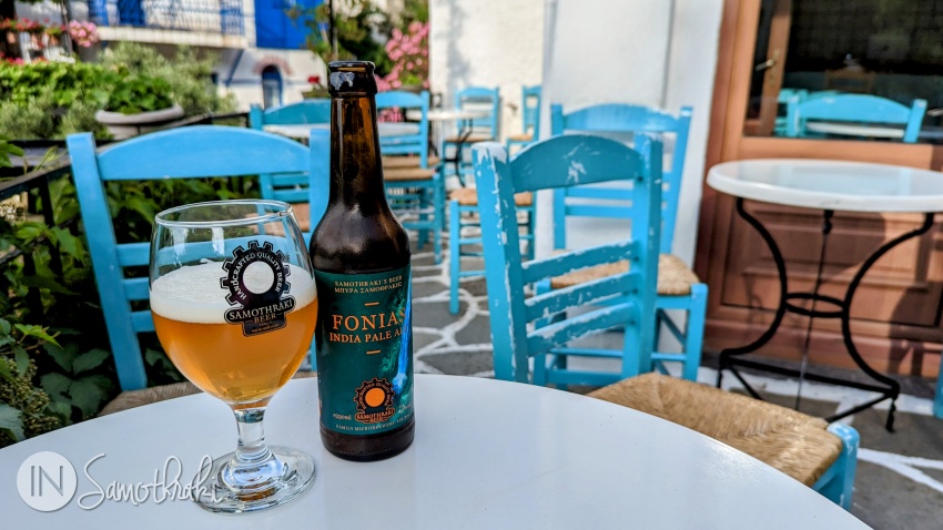 Bere Fonias Pale Ale la cafeneaua Kalderimi din Chora