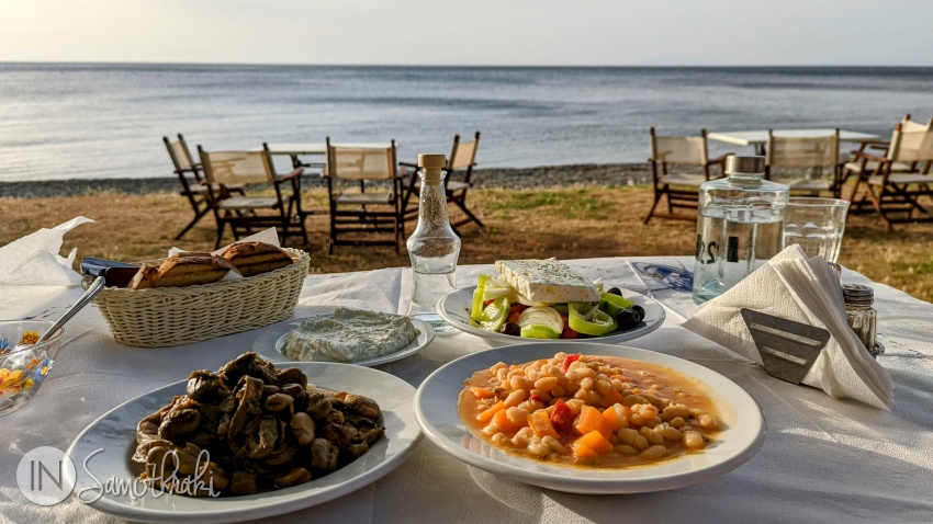 Mâncare de fasole verde și fasolada la taverna Vasilikos