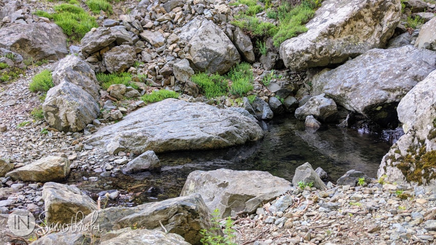 Traseul traversează un râu.